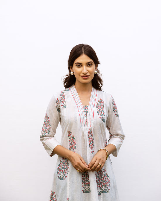 WHITE COTTON V-NECK HANDBLOCK KURTA FOR WOMEN'S