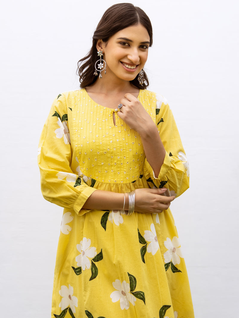 Yellow Cotton Round Neck Floral Print Kurta Pant Set For Women's