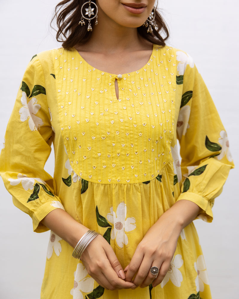 Yellow Cotton Round Neck Floral Print Kurta Pant Set For Women's