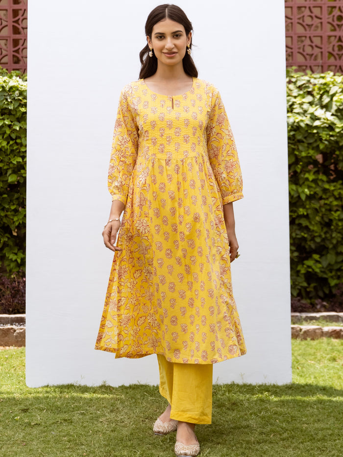 Yellow Cotton Floral Print Round Neck Kurta Pant Set for Women's