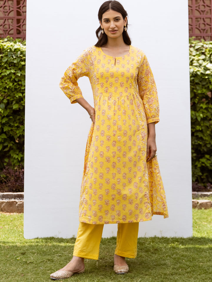 Yellow Cotton Floral Print Round Neck Kurta Pant Set for Women's