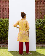 Yellow Cotton Collar With V-Neck Floral Print Kurta For Women's