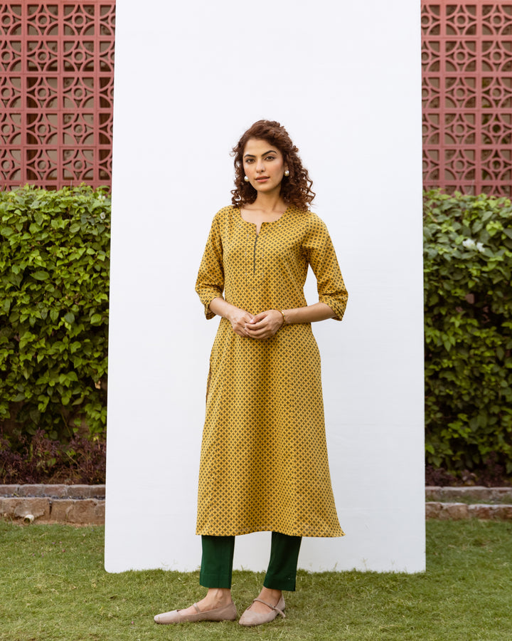 Mustard Yellow Cotton Round Neck Printed Kurta For Women's