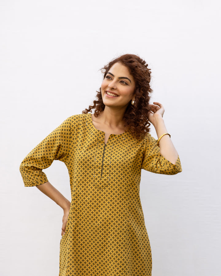 Mustard Yellow Cotton Round Neck Printed Kurta For Women's