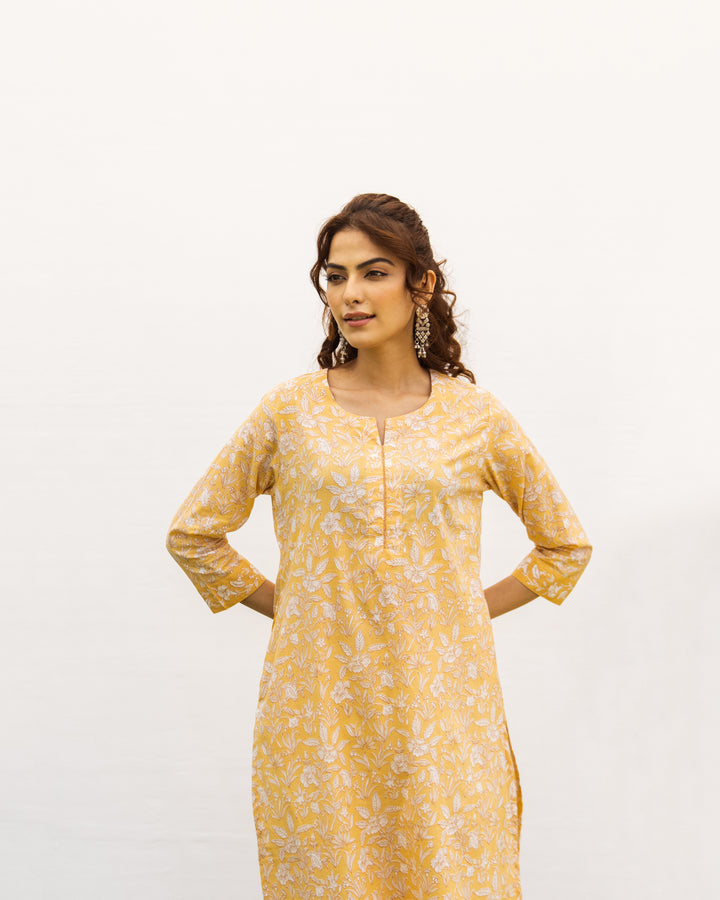 Soft Yellow Cotton Round Neck Printed Kurta For Women's