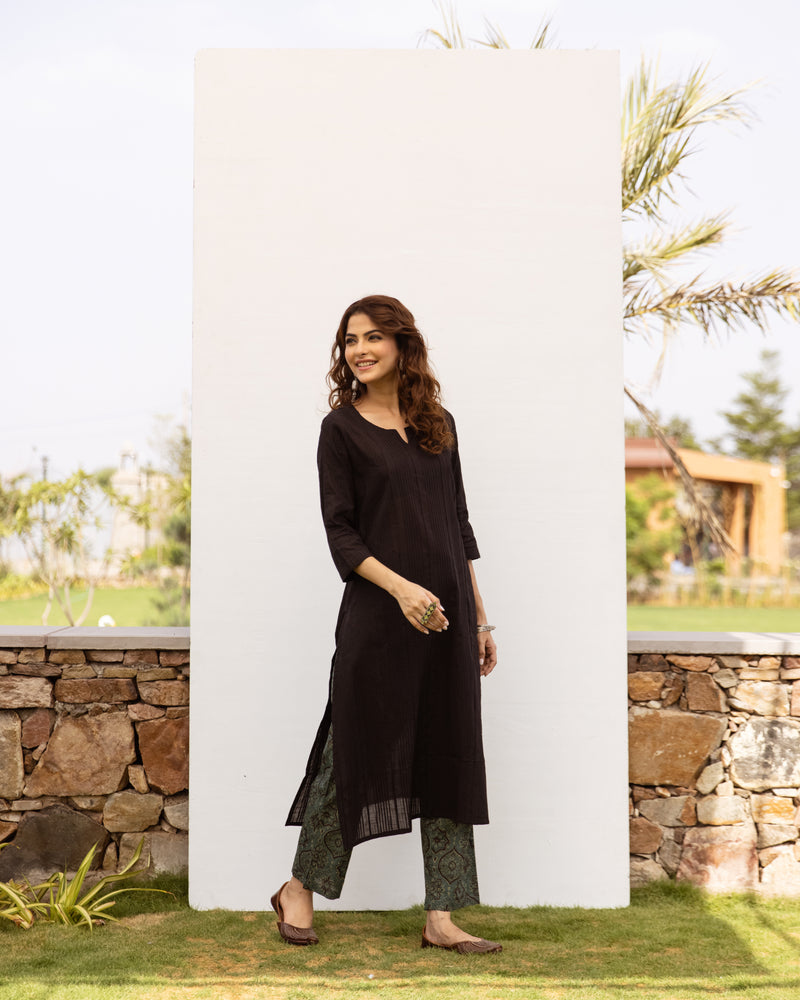 Black Cotton Slub Round Neck Kurta For Women's