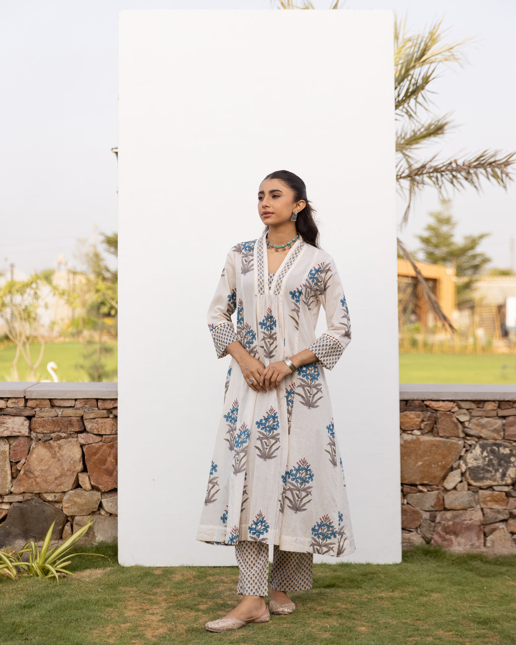 White Floral Printed Kurta Pant Set For Women's