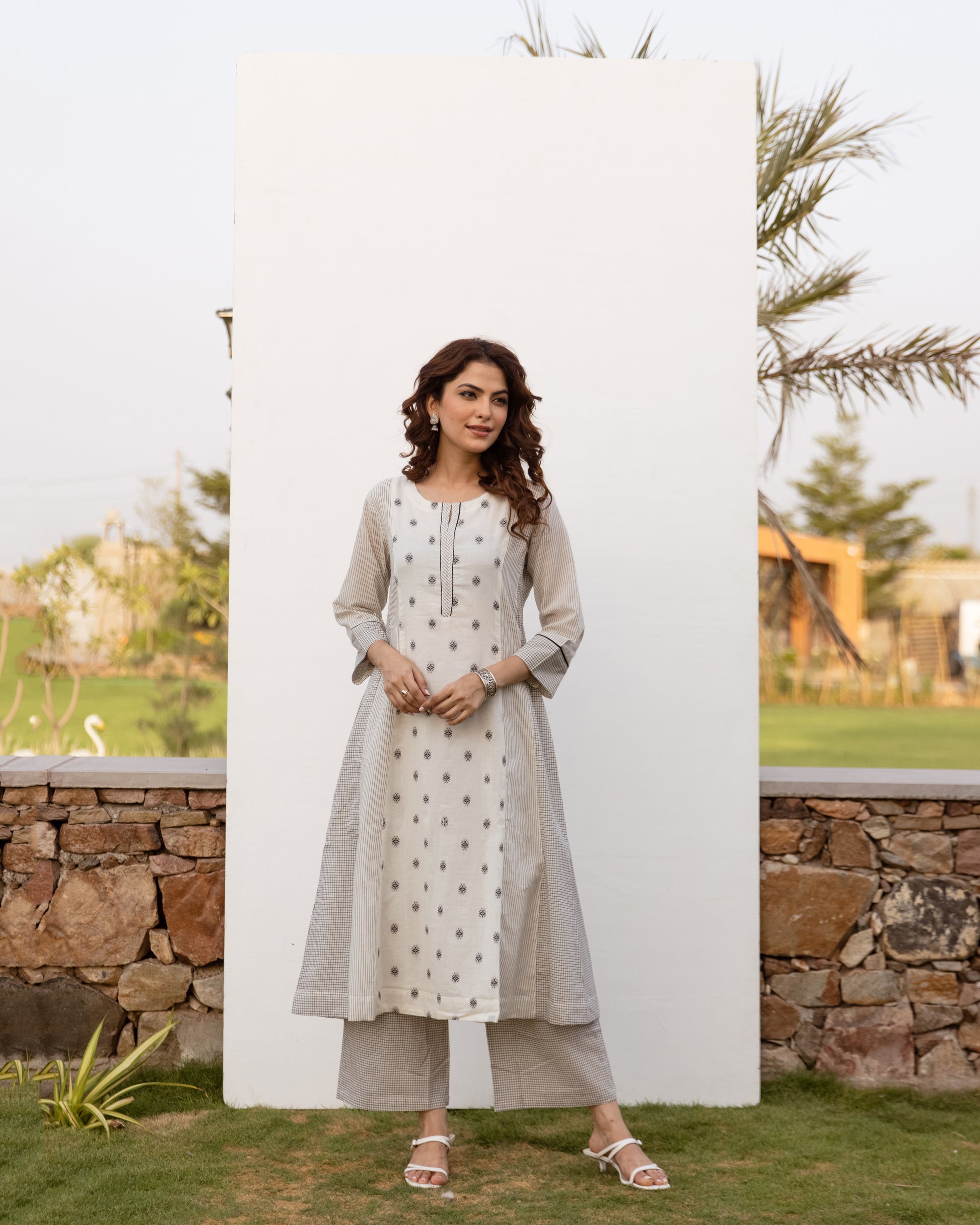 White Cotton Handloom Kurta Pant Set For Women's