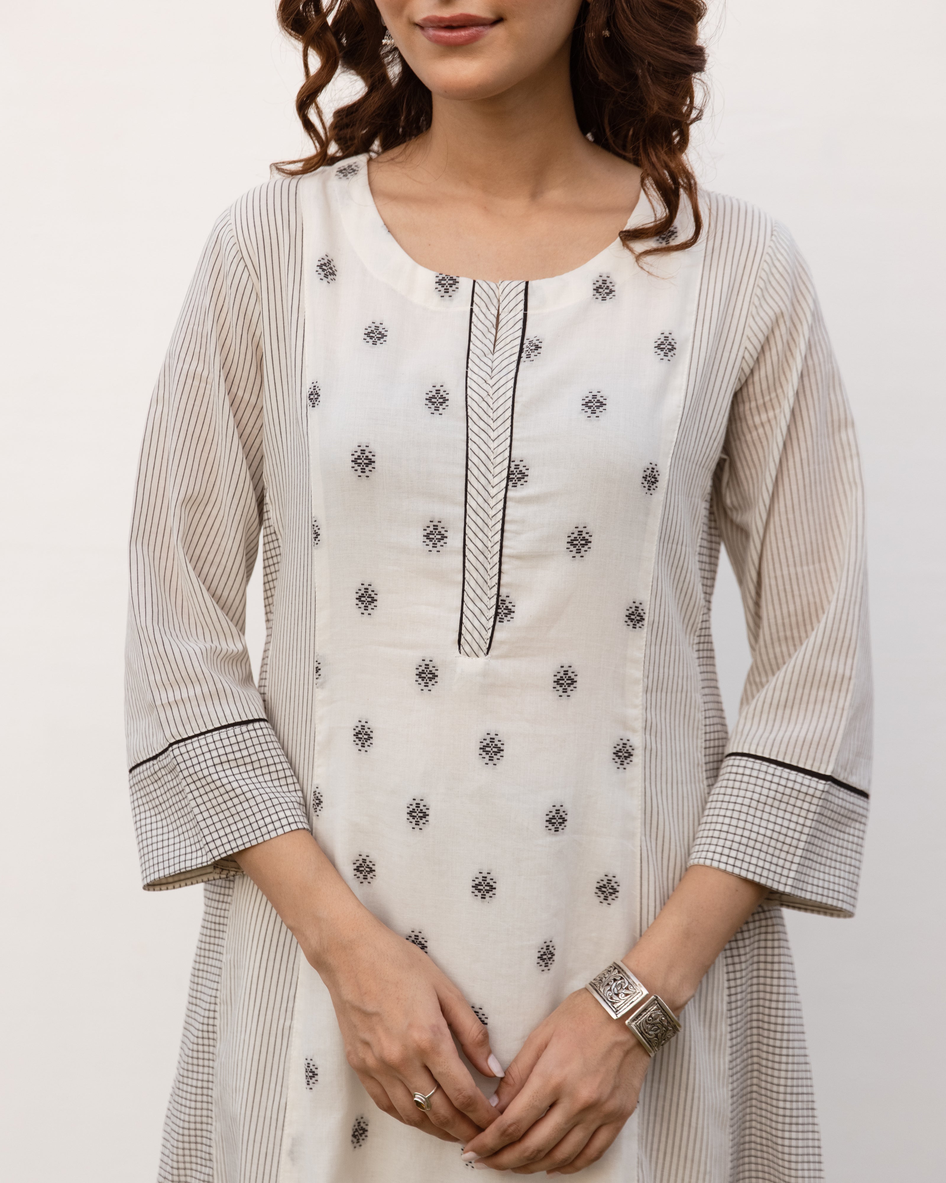 White Cotton Handloom Kurta Pant Set For Women's