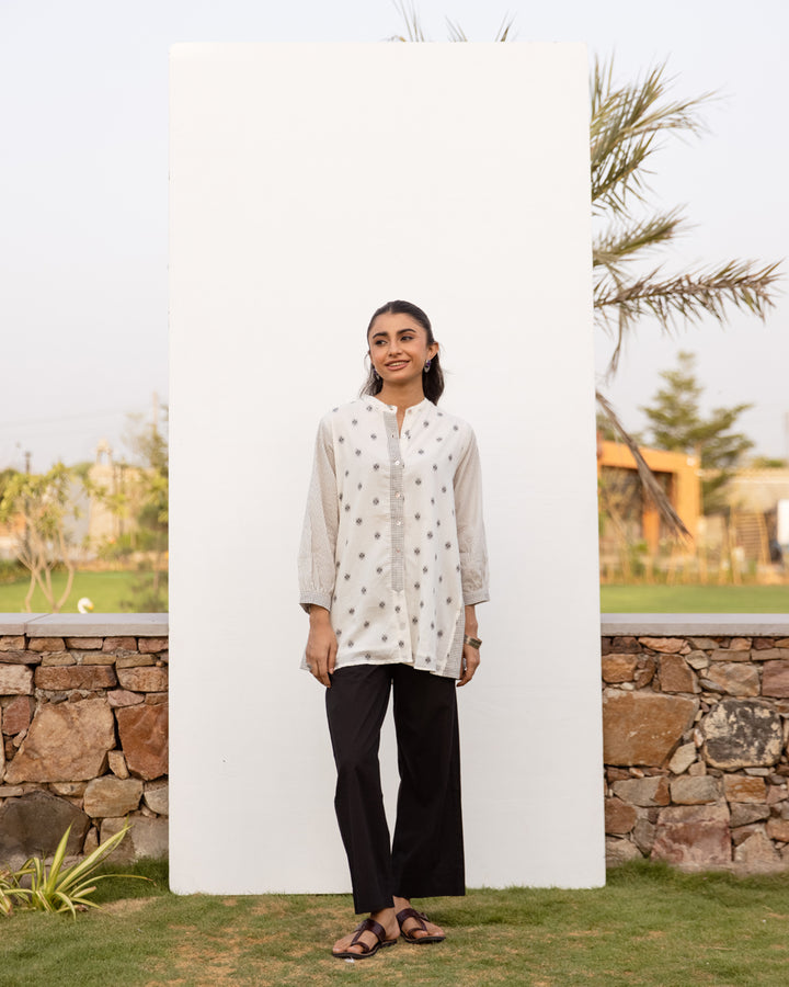 White Cotton Hnadloom Short Kurta For Women's