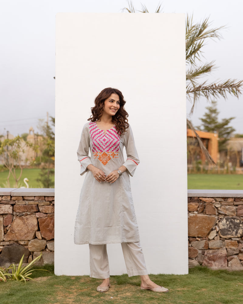 White Striped Cotton Handloom Round Neck Kurta Pant Set For Women's