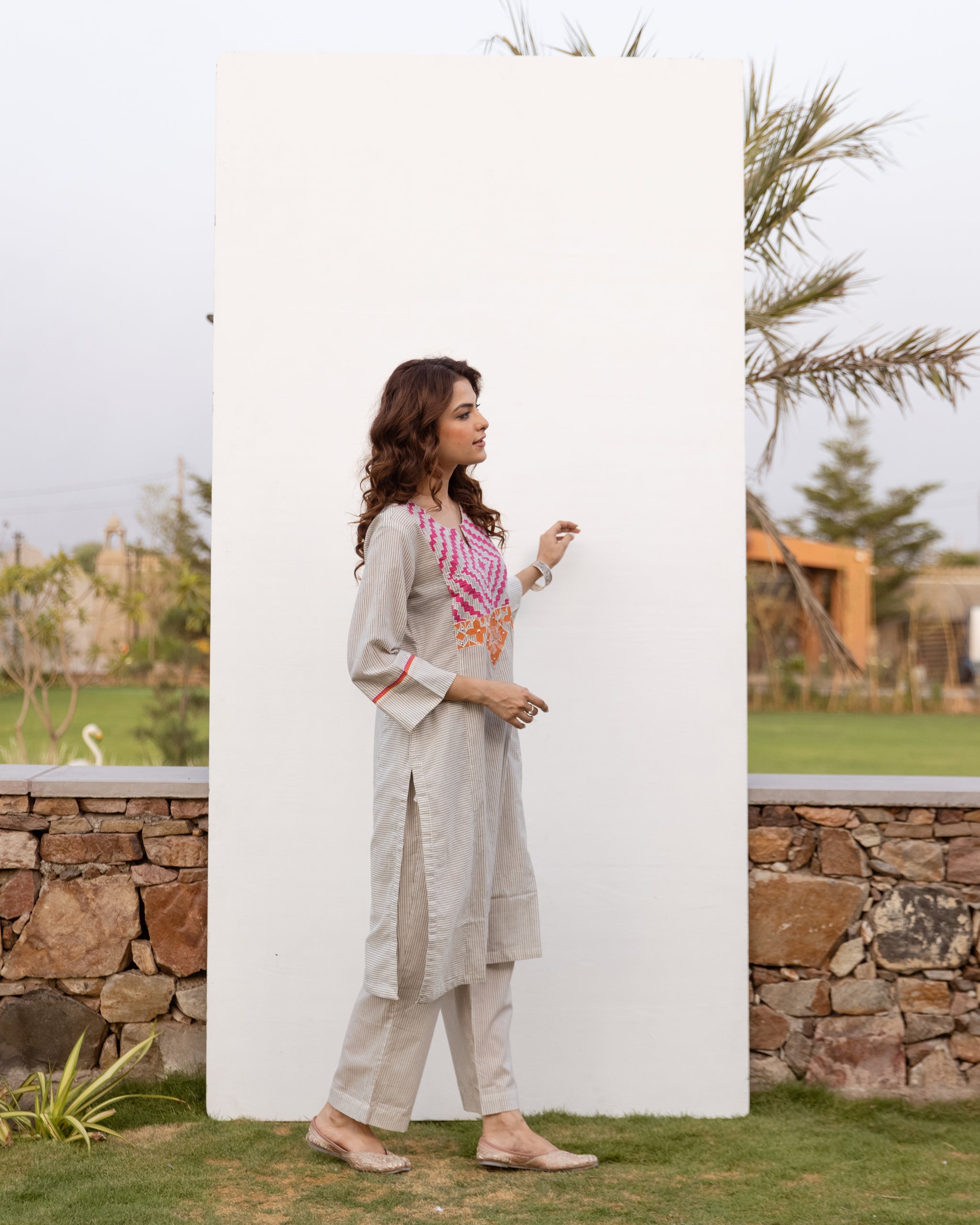 White Striped Cotton Handloom Round Neck Kurta Pant Set For Women's