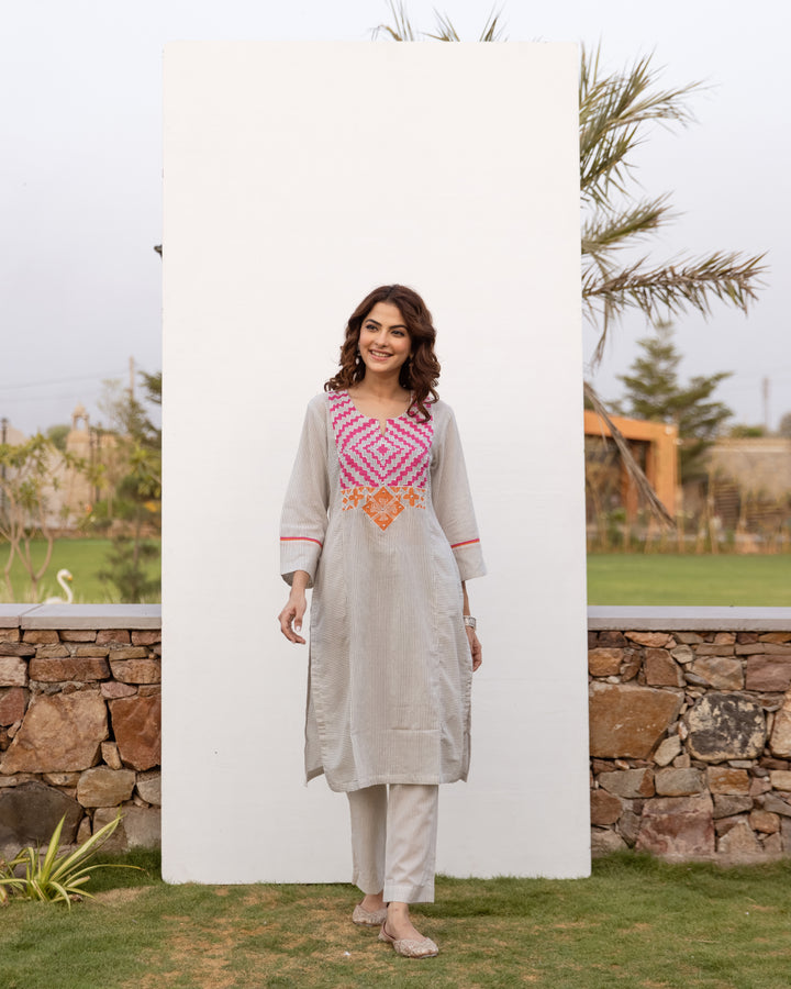 White Striped Cotton Handloom Round Neck Kurta Pant Set For Women's