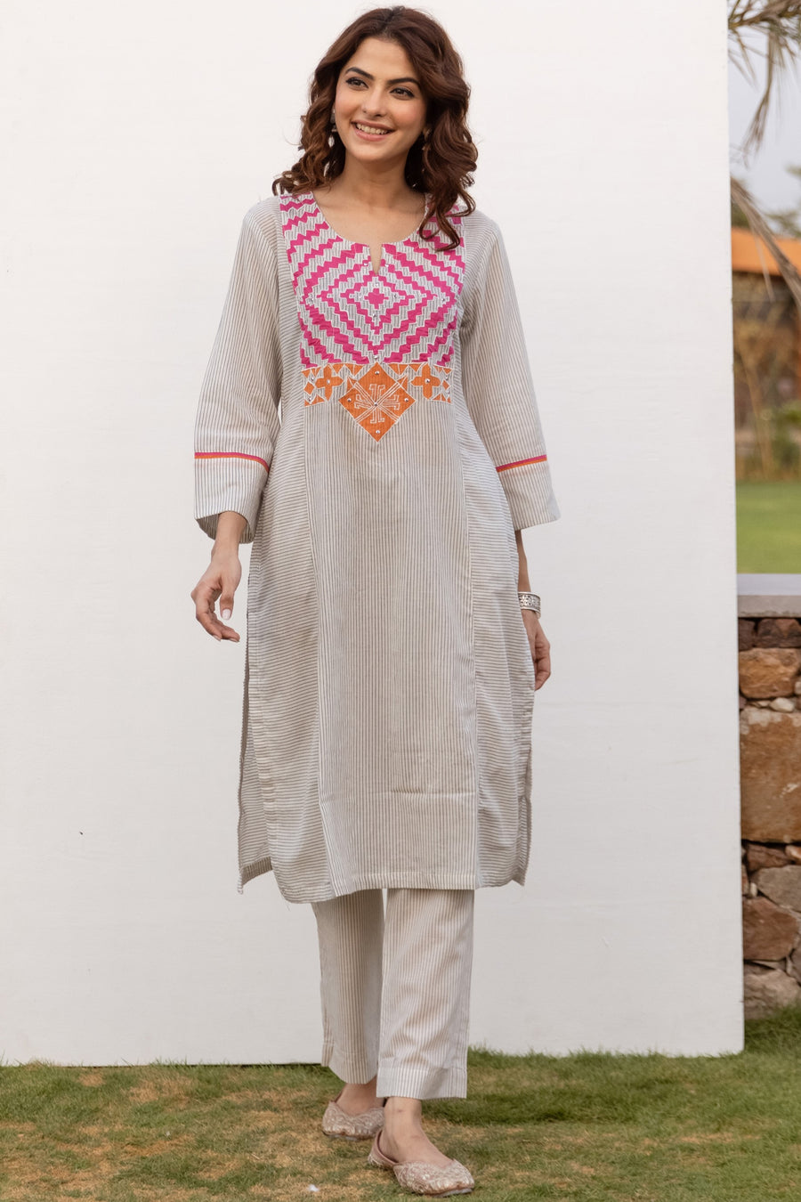 White Striped Cotton Handloom Round Neck Kurta Pant Set For Women's