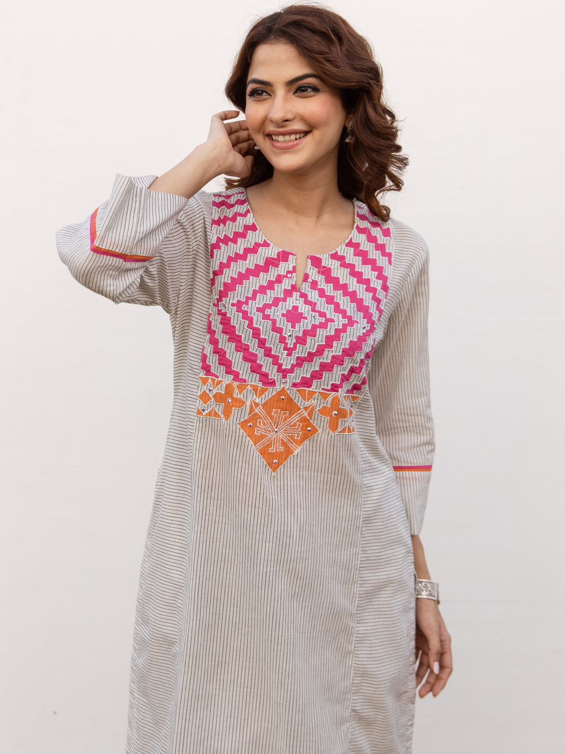 White Striped Cotton Handloom Round Neck Kurta Pant Set For Women's