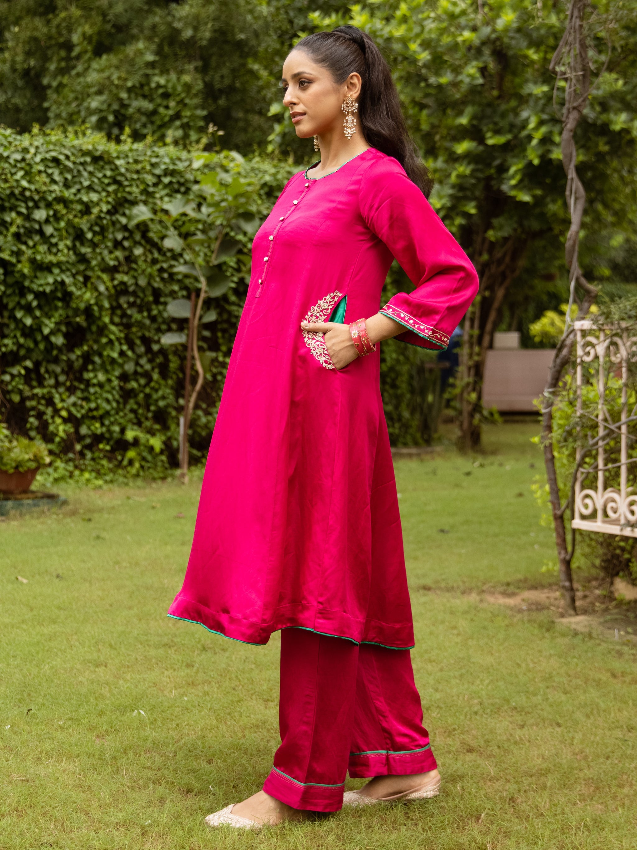 Magenta Linen Satin Round Neck Kurta Pant Set For Women's