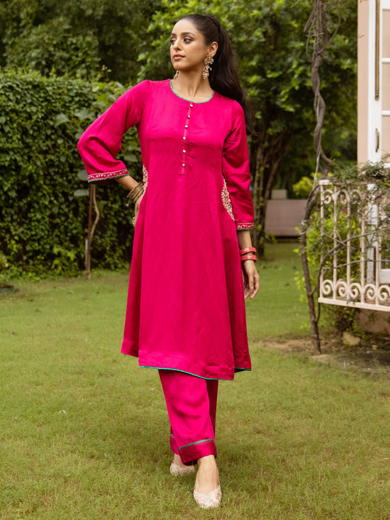 Magenta Linen Satin Round Neck Kurta Pant Set For Women's