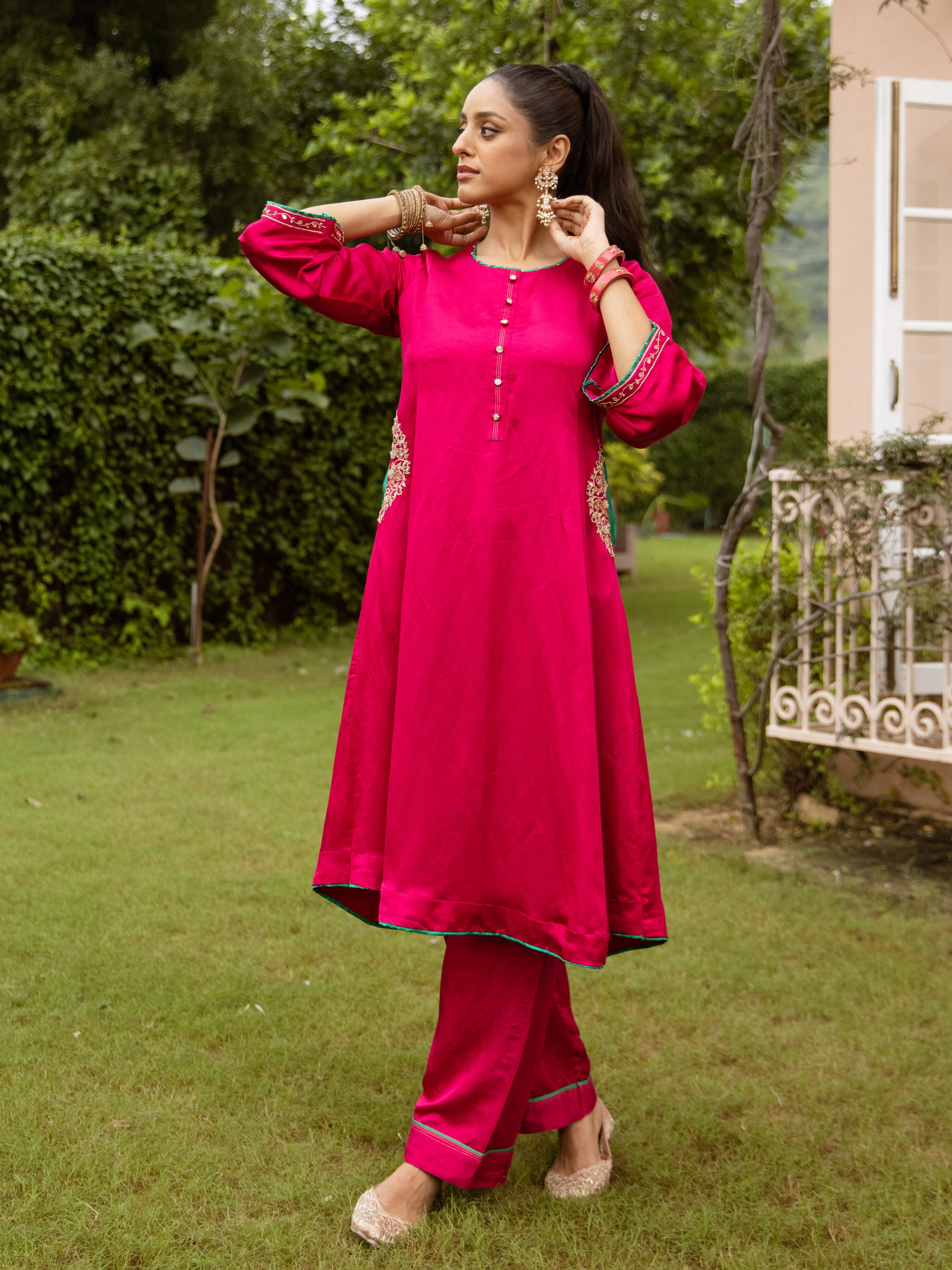 Magenta Linen Satin Round Neck Kurta Pant Set For Women's