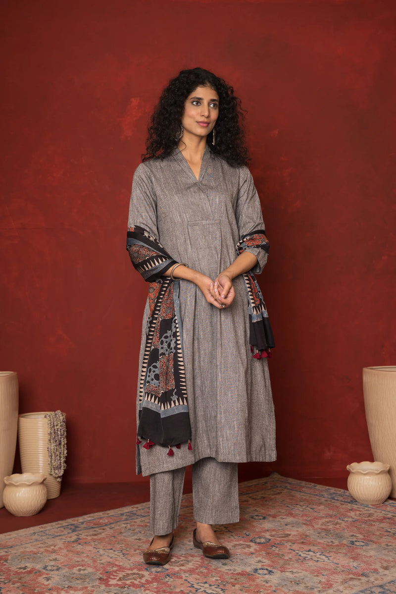 GREY HANDLOOM COTTON COLLAR KURTA-PANT SET