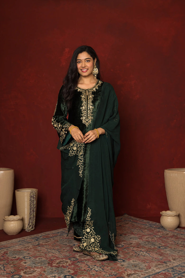 GREEN VELVET ROUND NECK DUPATTA HIGHLIGHTED  WITH ZARI EMBROIDERY FULL SET