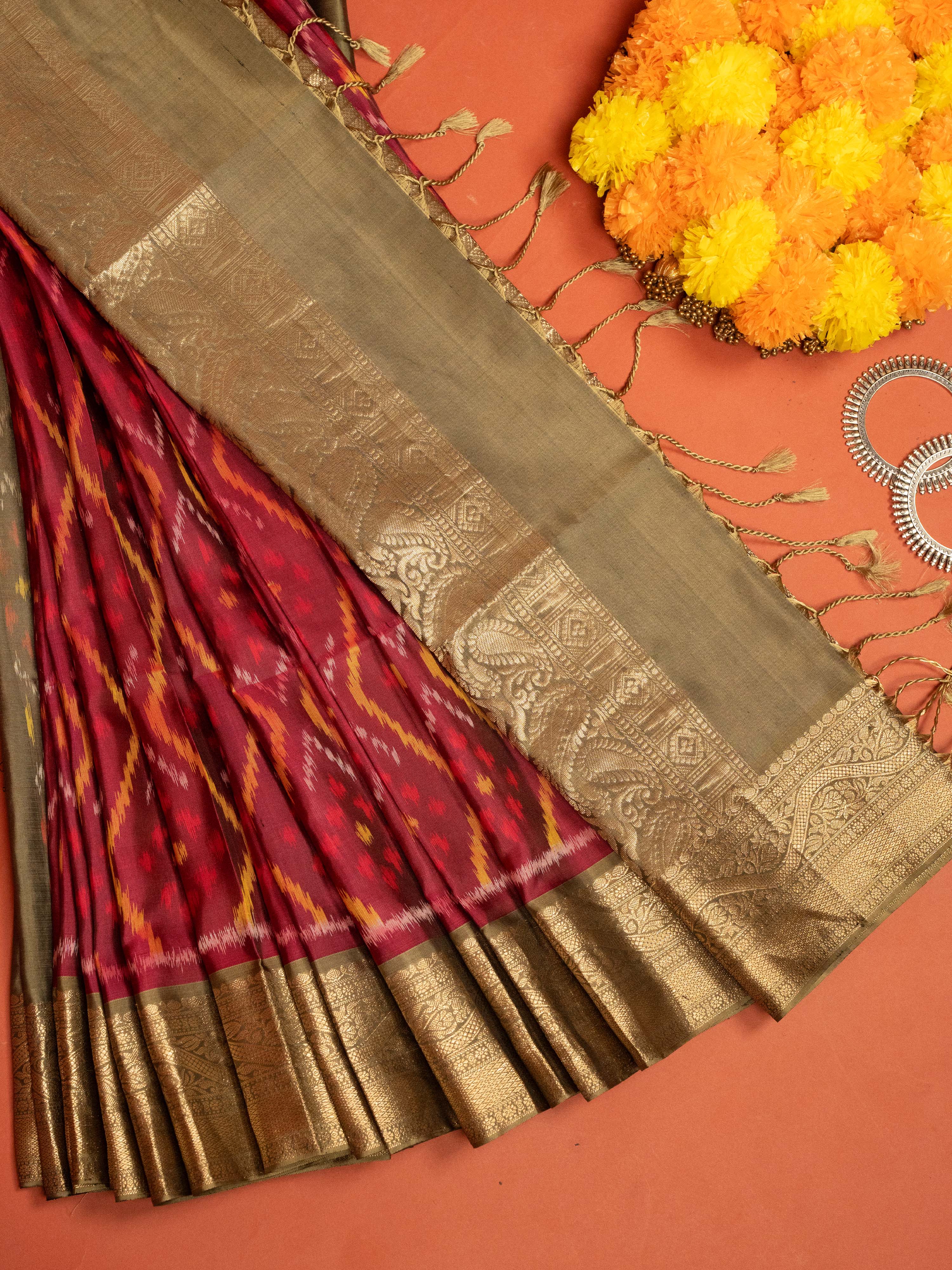 Violet Red Colour Pure Silk Ikkat Print Zari Border Saree