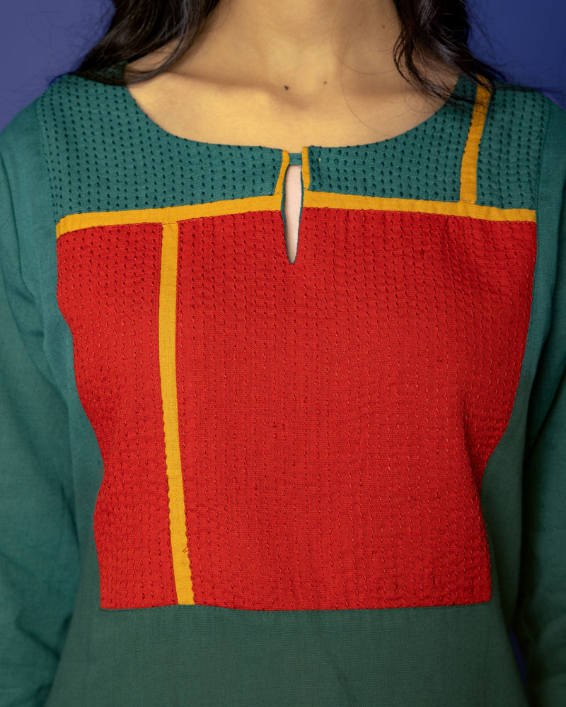 GREEN COTTON LINEN ROUND WITH  V-CUT YOKE HIGHLIGHTED WITH KATHA WORK KURTA PANT SET