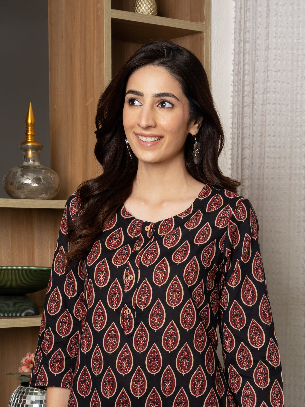 Black -cotton-Round neck-printed-kurta-for-womens