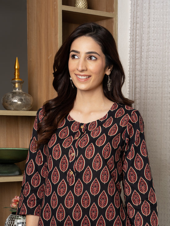 Black -cotton-Round neck-printed-kurta-for-womens