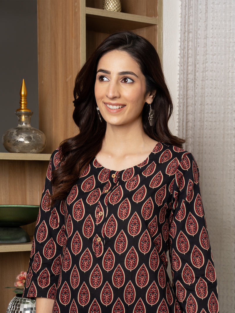 Black -cotton-Round neck-printed-kurta-for-womens