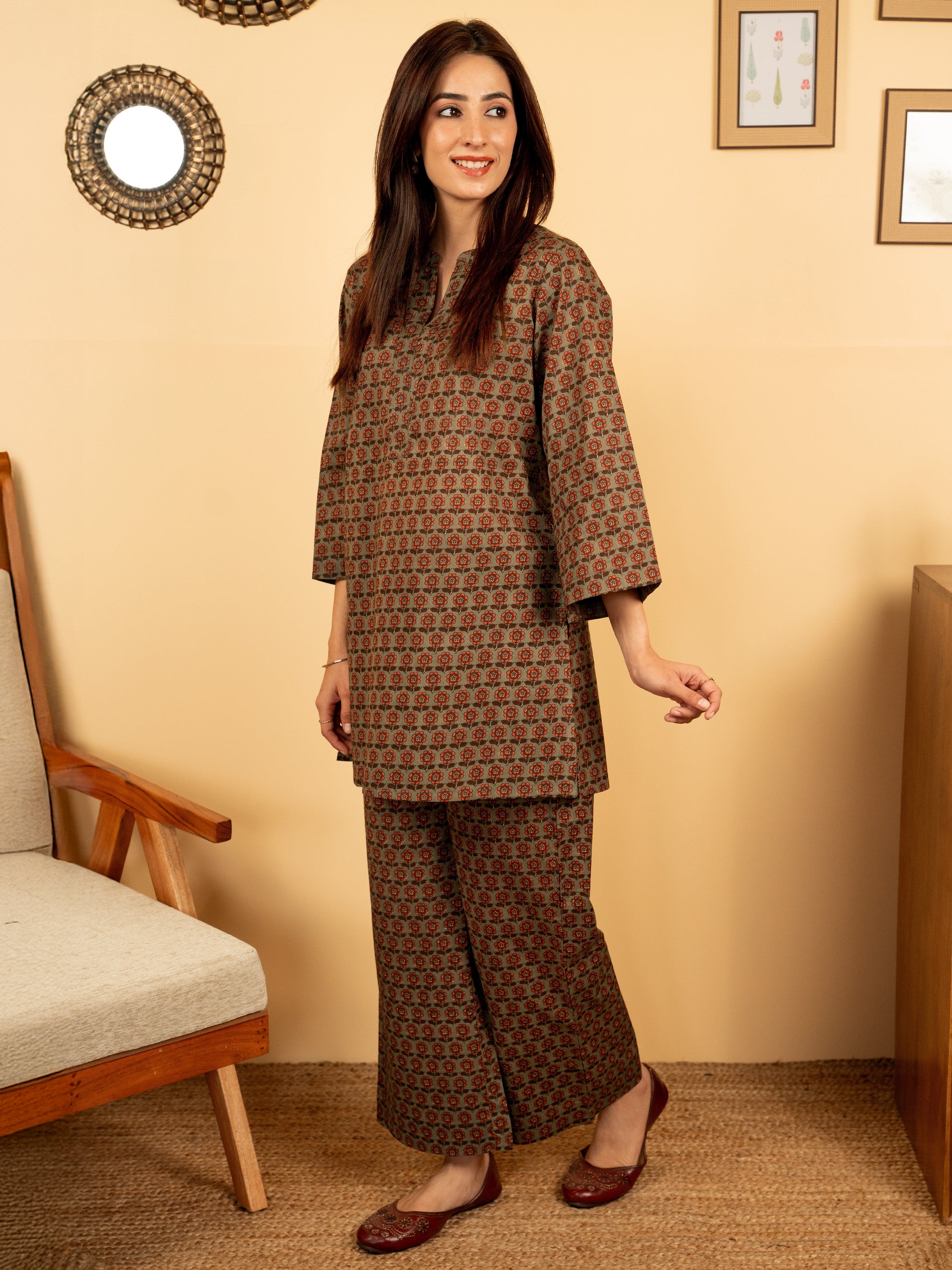 Pine Needle Green Cotton Round With V Neck Booti Print Lounge Wear
