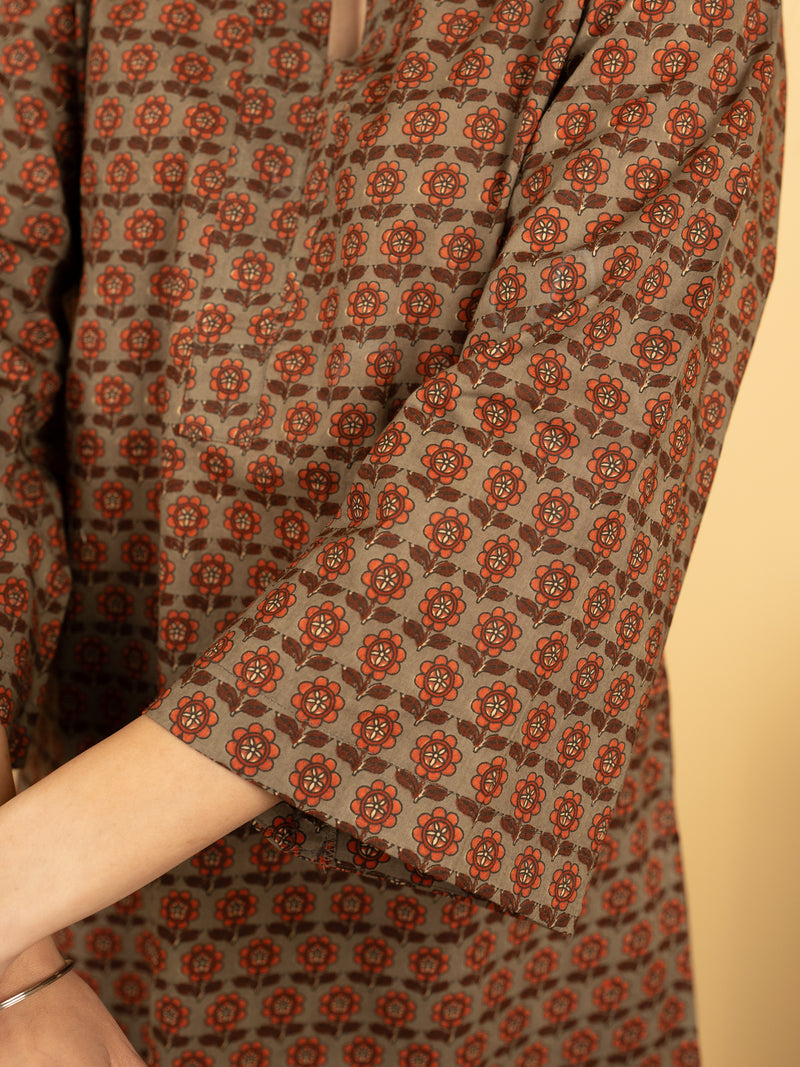 Pine Needle Green Cotton Round With V Neck Booti Print Lounge Wear