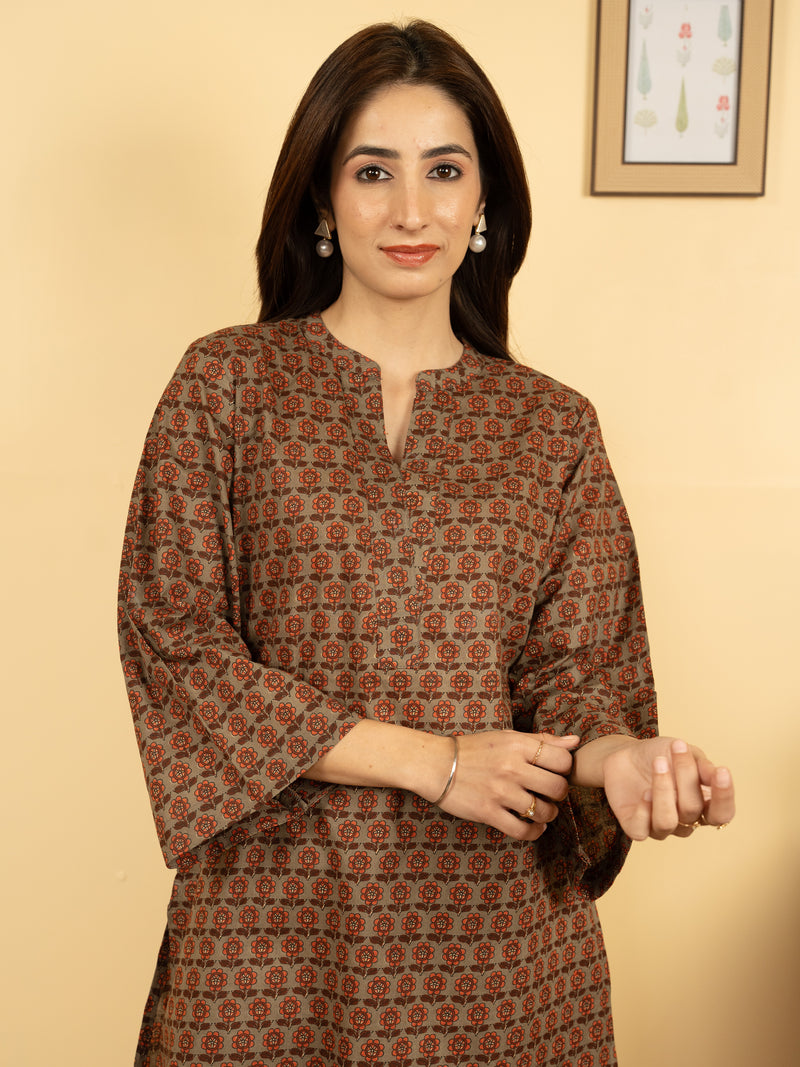 Pine Needle Green Cotton Round With V Neck Booti Print Lounge Wear