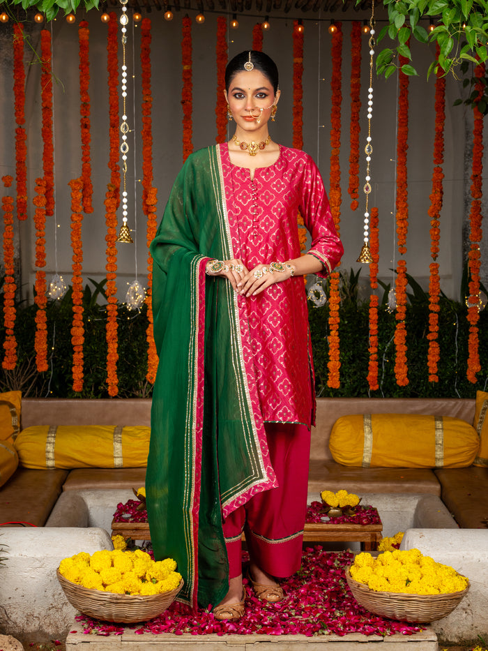 Magenta Pink Banarasi Silk Round With V-Neck Complete Suit Set For Women's