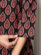 Black -cotton-Round neck-printed-kurta-for-womens