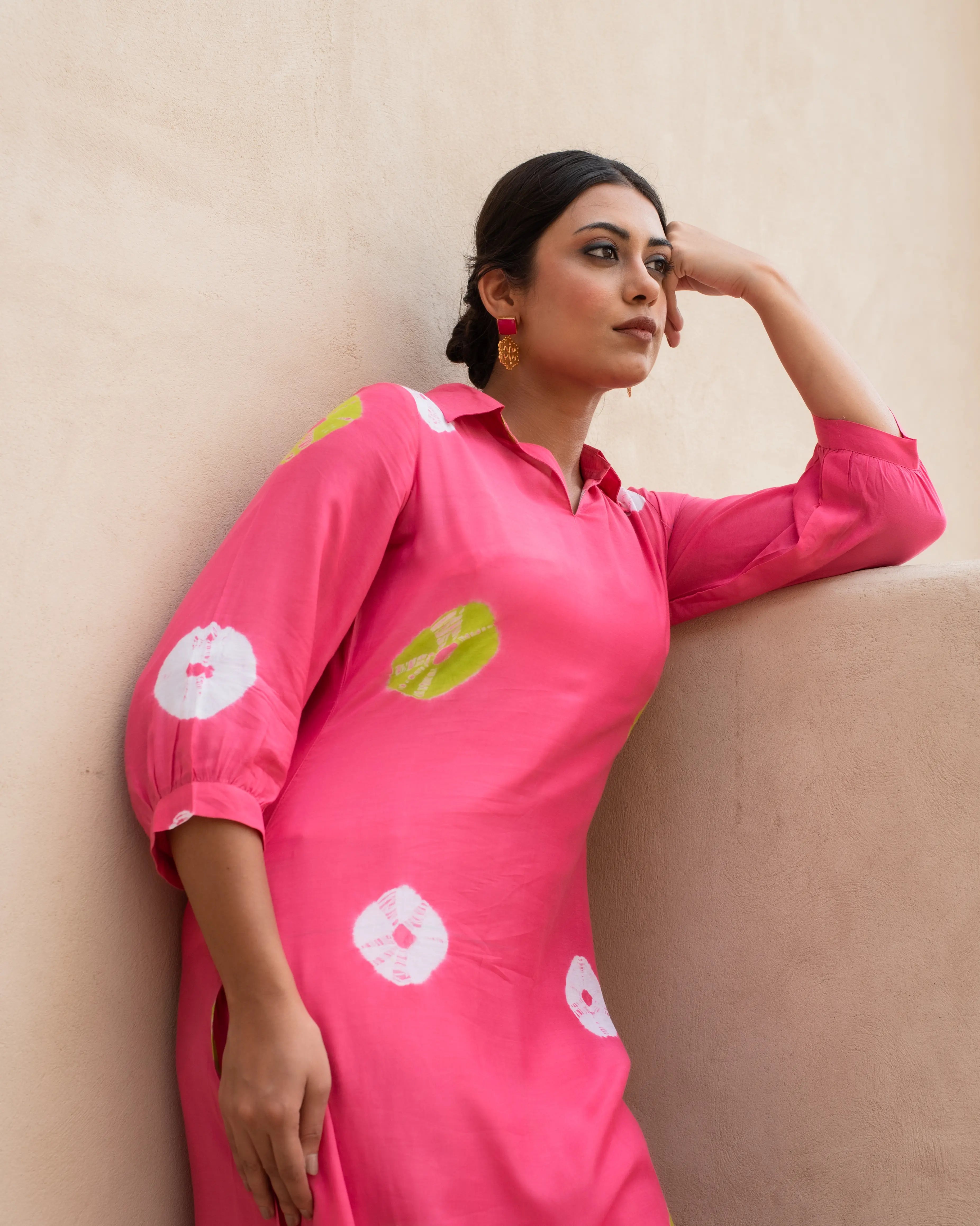 Pink Muslin Collar Neck Hand Done Bandhani Print Kurta Pant Set For Women's