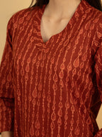 Brick Red Colour Cotton V-Neck Abstract Print Kurta For Women's