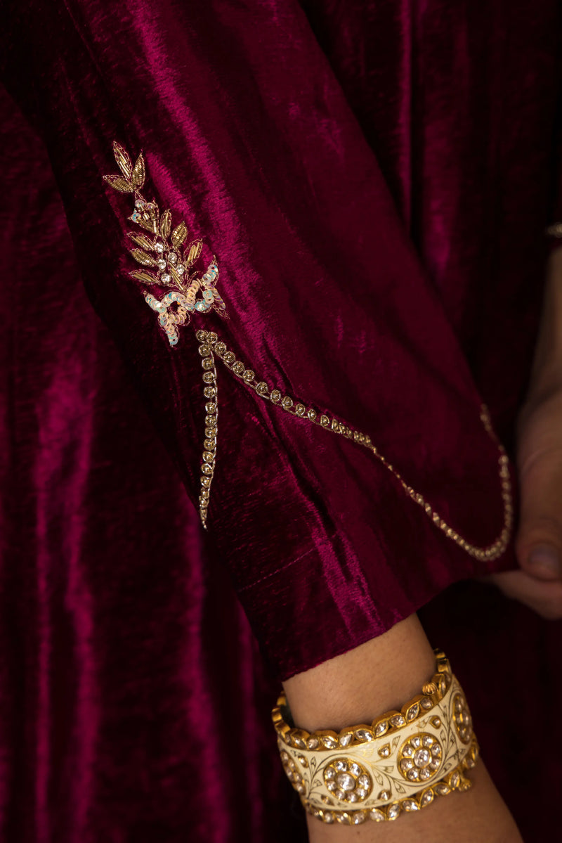 FALSA PINK VELVET V-NECK KURTA HIGHLIGHTED WITH ADDA WORK AND GOTA FULL SET