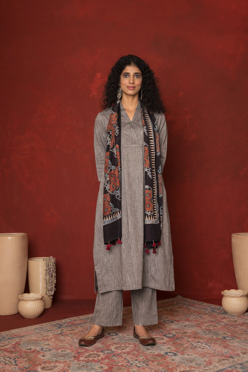 GREY HANDLOOM COTTON COLLAR KURTA-PANT SET