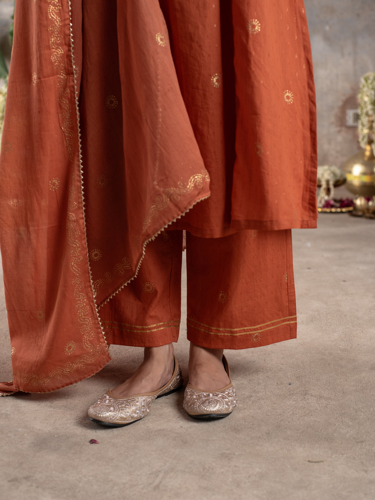 BROWN COTTON FLAX ROUND WITH V-CUT ALL OVER ROGAN GOLD KHADI WORK FULL SET