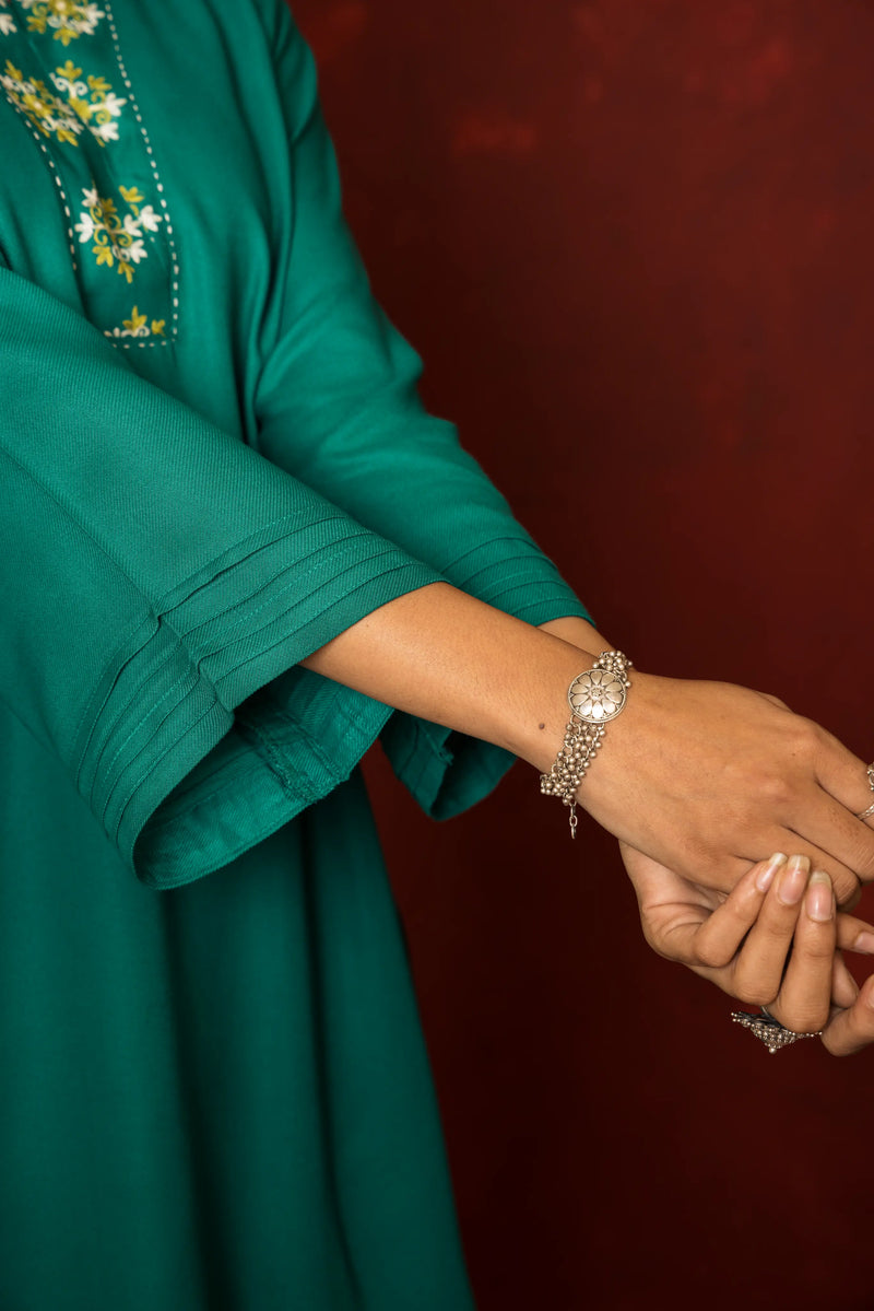 GREEN TWILL  EMBROIDERY ON KURTA COLLAR NECK KURTA SALWAR