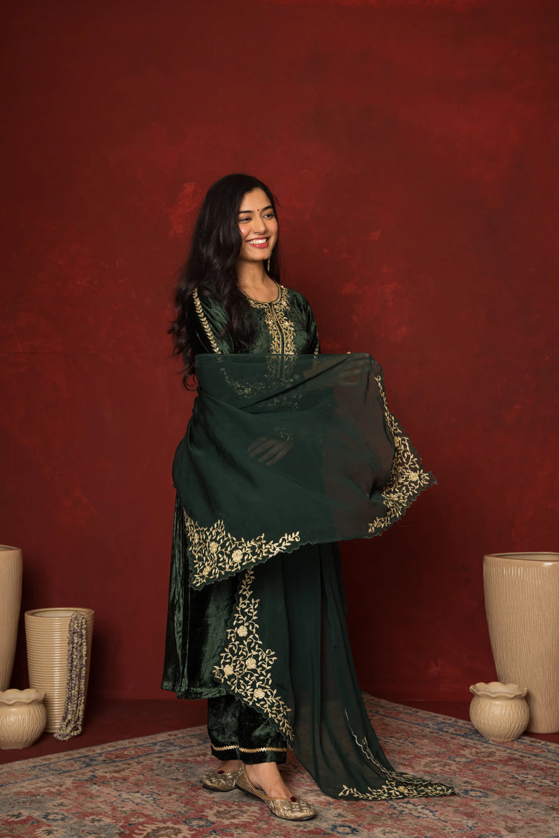 GREEN VELVET ROUND NECK DUPATTA HIGHLIGHTED  WITH ZARI EMBROIDERY FULL SET