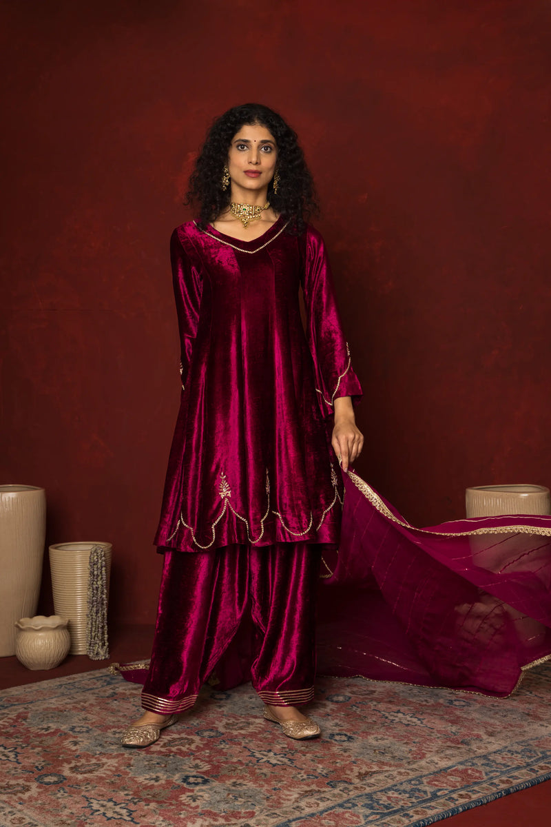 FALSA PINK VELVET V-NECK KURTA HIGHLIGHTED WITH ADDA WORK AND GOTA FULL SET