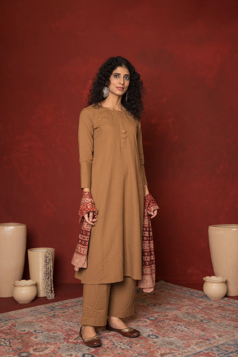 LIGHT BROWN COTTON FLEX ROUND HIGHLIGHTED WITH  WOODON BUTTONS KURTA PANT SET