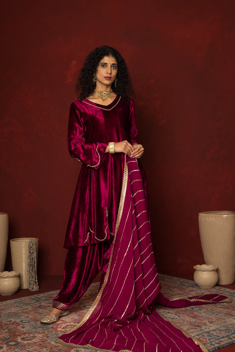 FALSA PINK VELVET V-NECK KURTA HIGHLIGHTED WITH ADDA WORK AND GOTA FULL SET