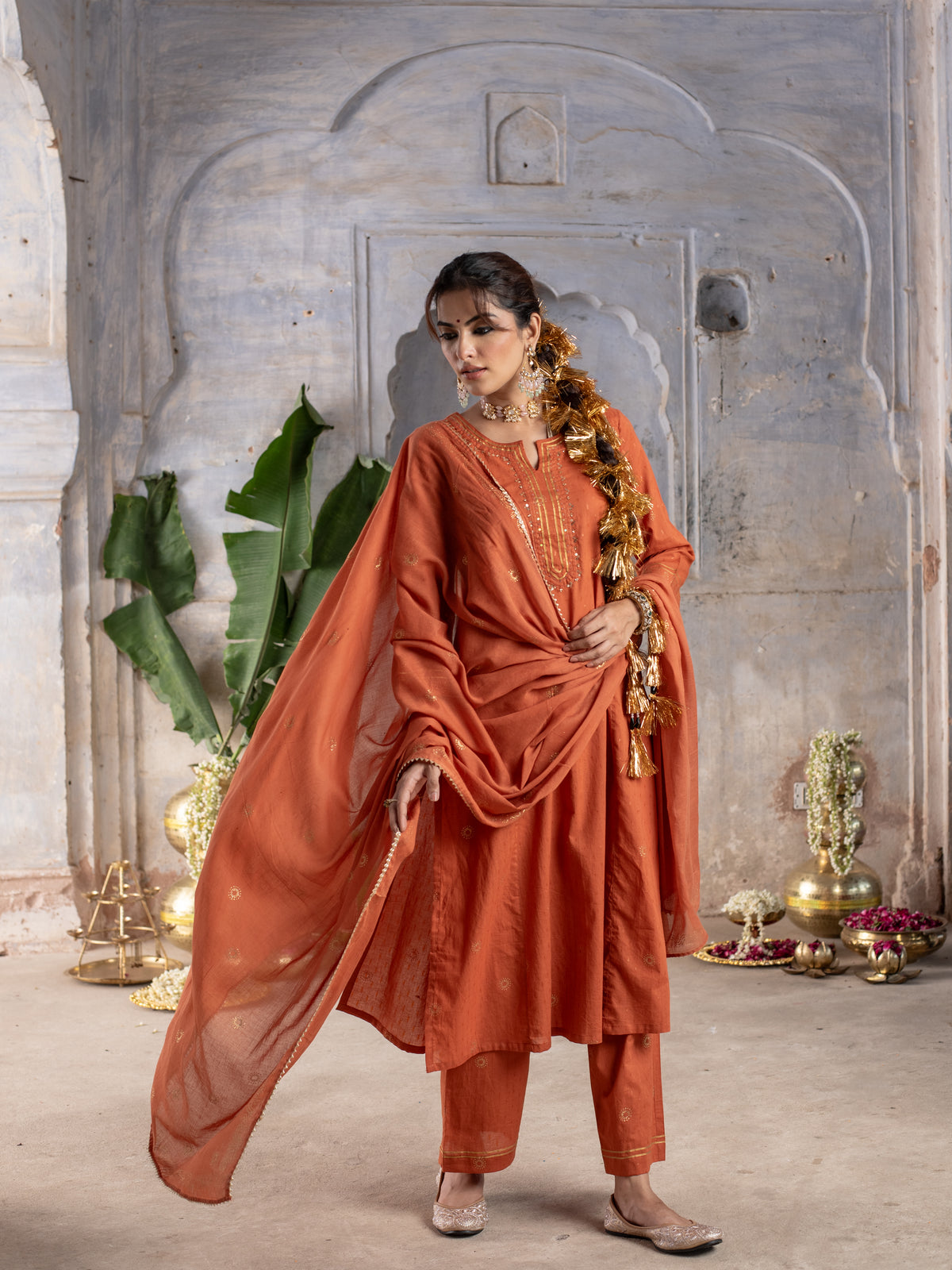 BROWN COTTON FLAX ROUND WITH V-CUT ALL OVER ROGAN GOLD KHADI WORK FULL SET