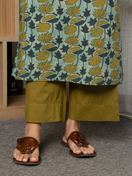 Blue Colour Cotton V-Neck Floral Print Kurta For Women's