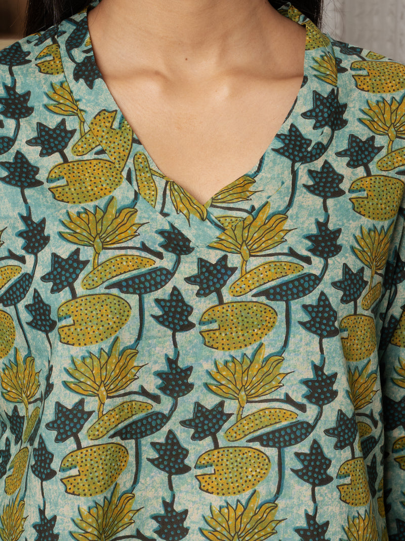 Blue Colour Cotton V-Neck Floral Print Kurta For Women's