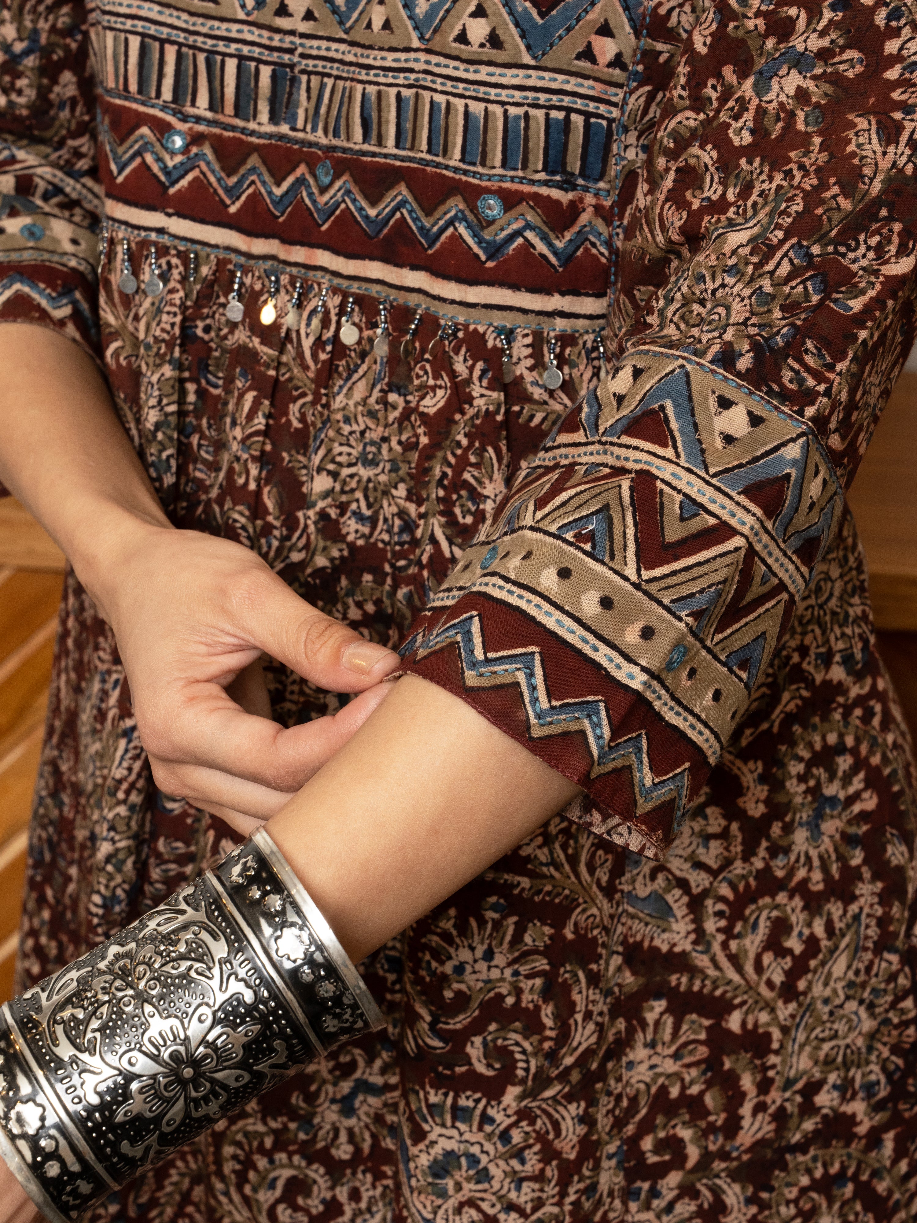 Maroon Cotton Round With V-Neck Kalamkari Kurta Pant For Women's (Dupatta Not Included.)