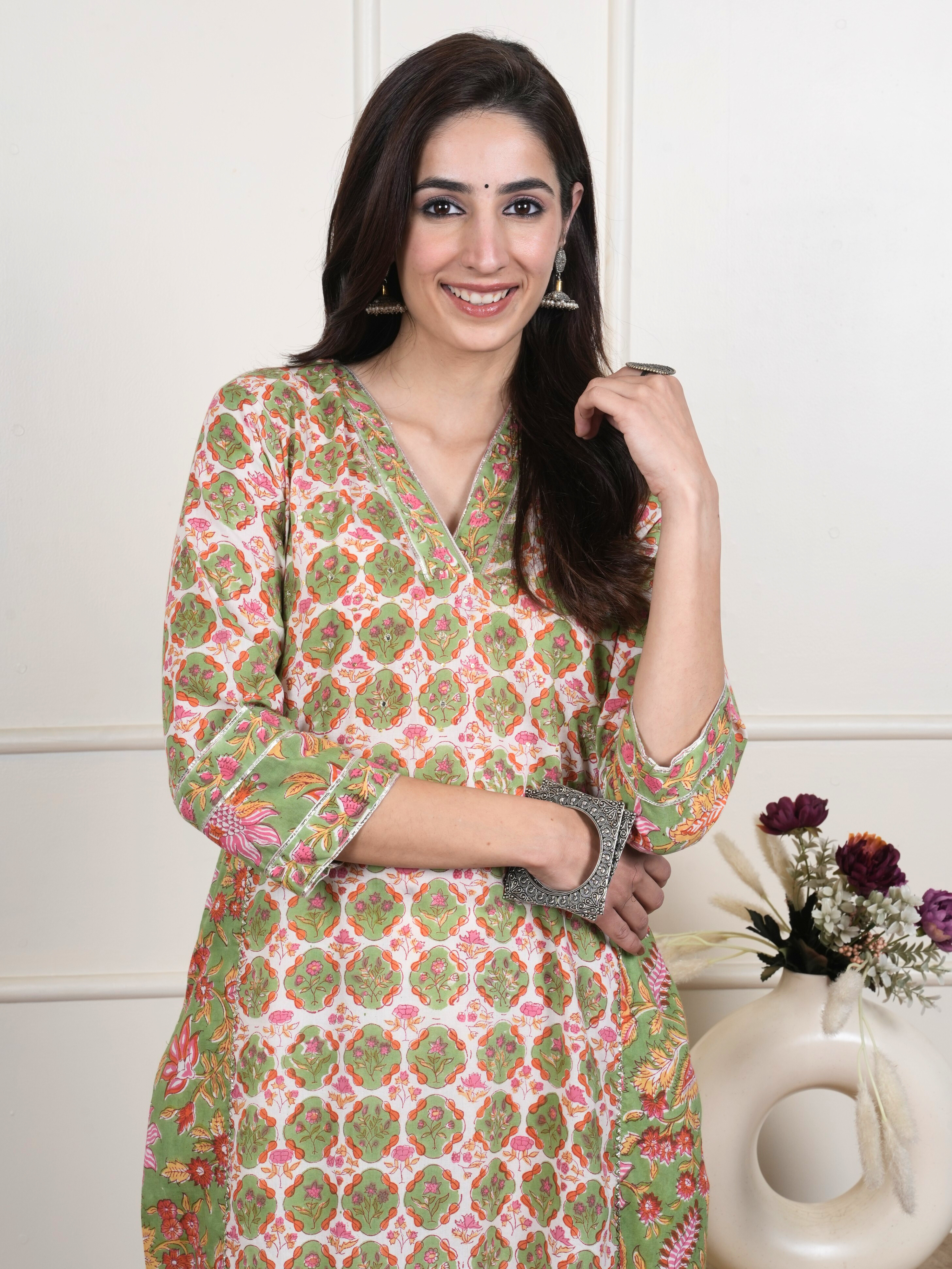 Green And White Cotton Kurta Dupatta Set (Pant Not Included)