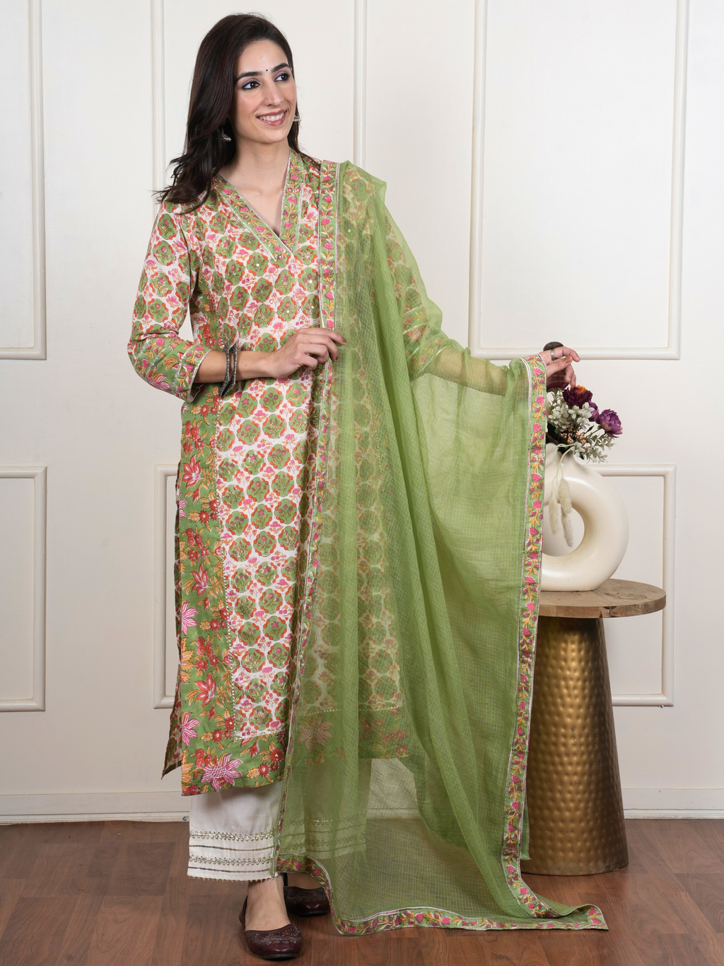 Green And White Cotton Kurta Dupatta Set (Pant Not Included)